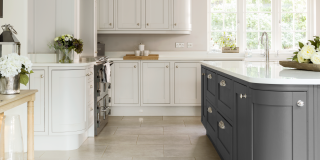 https://lakitchens.sculpt.digital/wp-content/uploads/2019/12/Harwood-Farnham-House-Cameo-3-Social.png